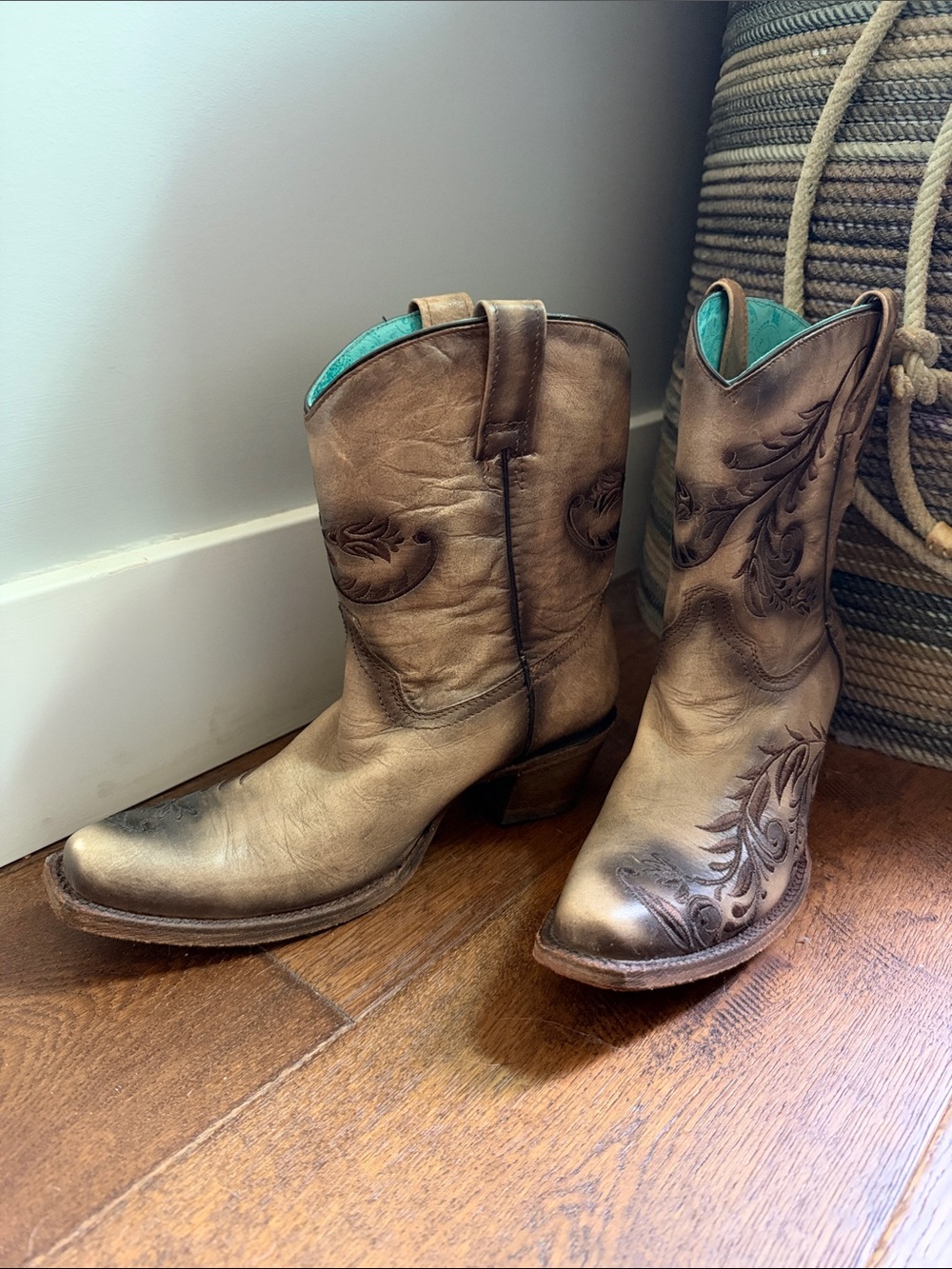 Women’s Corral short sniptoe dress boot